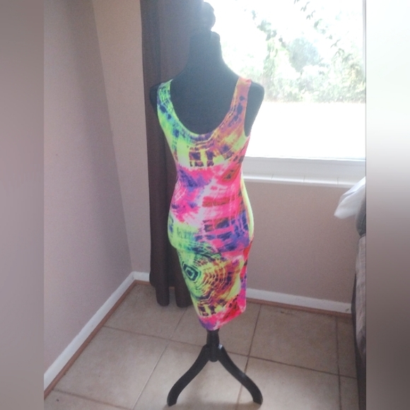 🩷💚💙 NWOT Womens Bright Fun Party Summer Neon Tye Dye Sleeveless Dress Small - Picture 3 of 3